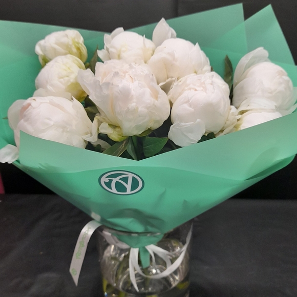 Букет из 9 белых пионов (Голландия) 