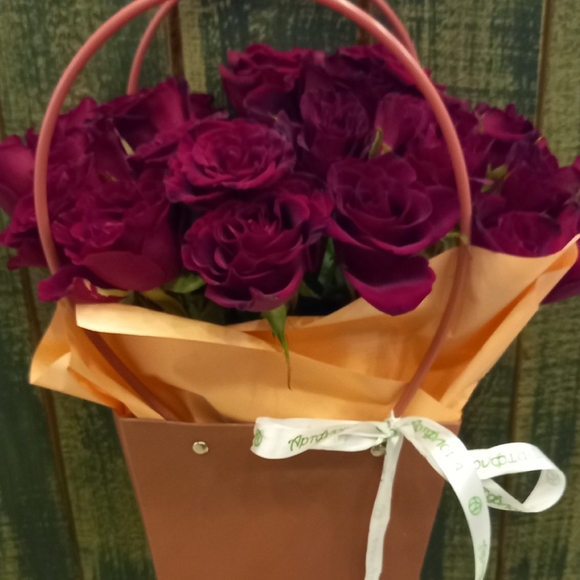 Цветочная сумочка с 15 красными розами (РФ)