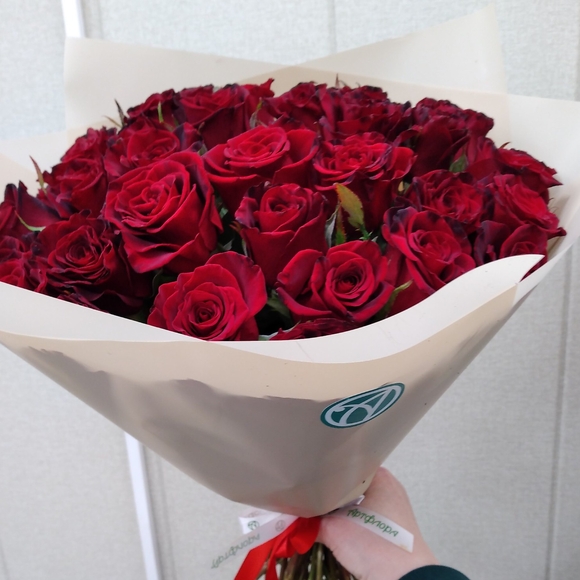 Букет из 25 красных роз 50 см (РФ)