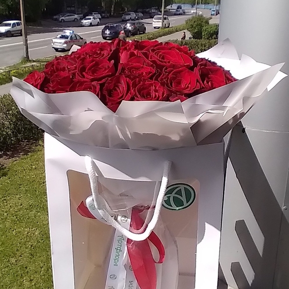 Цветочная сумочка с 35 красными розами (РФ)