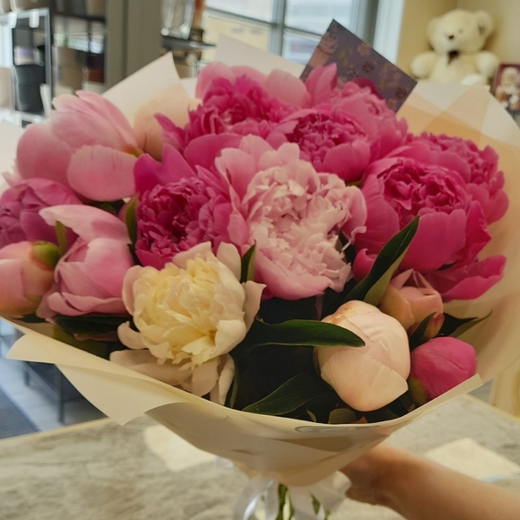 Букет из 15 пионов микс (Голландия)