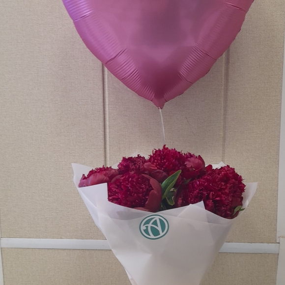 Букет из 7 бордовых пионов (Россия)