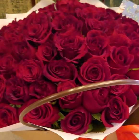 Цветочная сумочка с 51 красной розой (РФ)