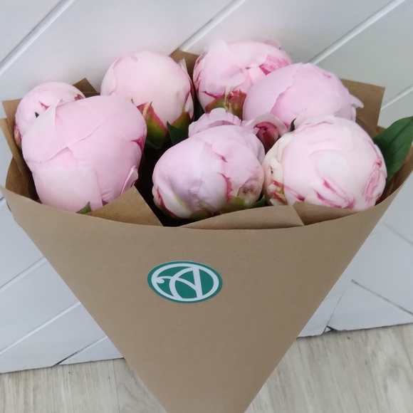 Букет из 7 розовых пионов (Голландия)