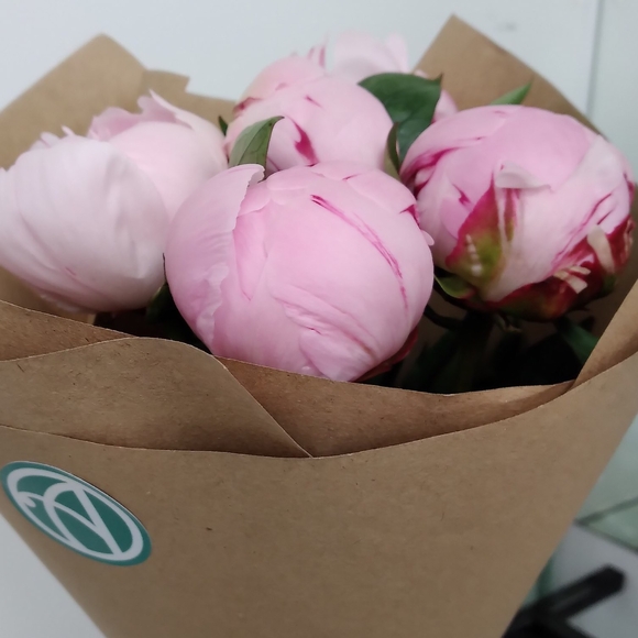 Букет из 5 розовых пионов (Голландия)