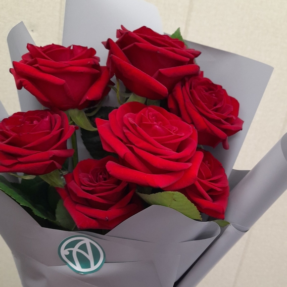 Букет из 7 красных роз 50 см (Эквадор)