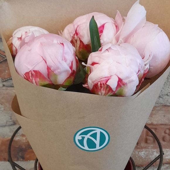 Букет из 5 розовых пионов (Голландия)