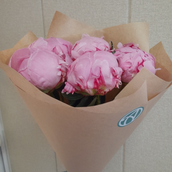 Букет из 5 розовых пионов (Голландия)