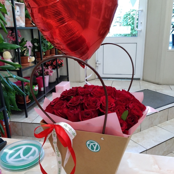 Цветочная сумочка с 35 красными розами (РФ)