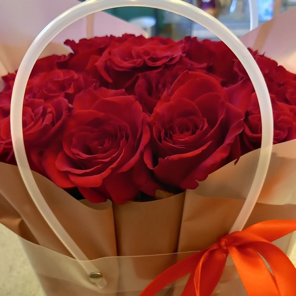 Цветочная сумочка с 15 красными розами (РФ)
