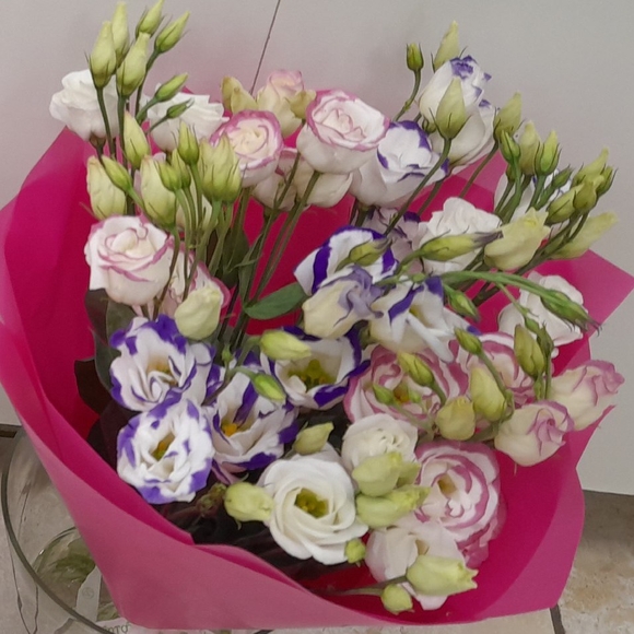 Букет из 9 лизиантусов микс