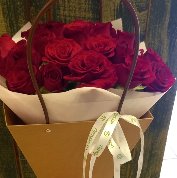 Цветочная сумочка с 15 красными розами (РФ)