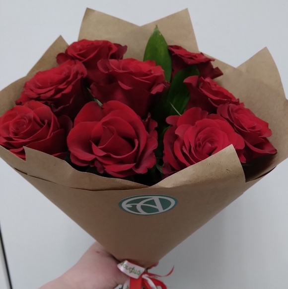 Букет-комплимент из алых роз