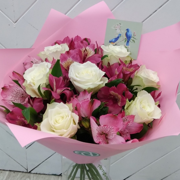 Букет из белых роз и альстромерии - S
