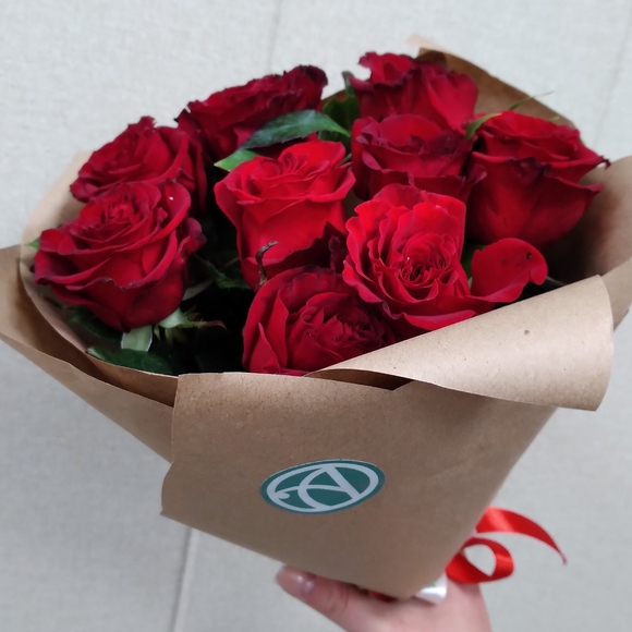 Букет-комплимент из алых роз