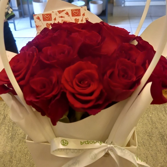 Цветочная сумочка с 15 красными розами (РФ)