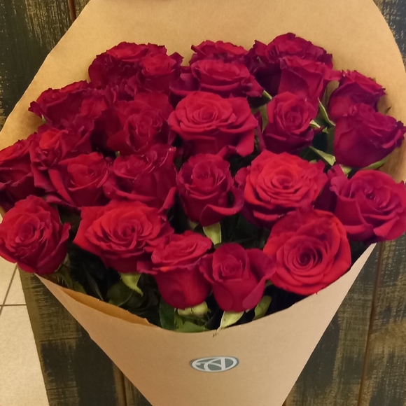 Букет из 25 красных роз 70 см (РФ)