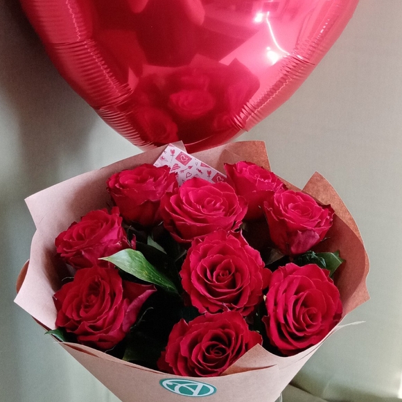 Набор размер S с букетом-комплиментом из роз Кения (50 см)