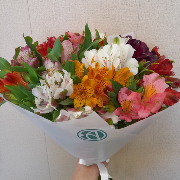 Букет из 15 Альстромерий микс