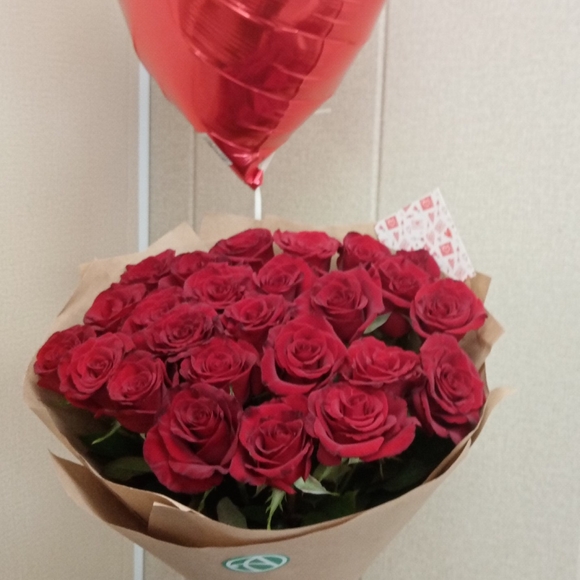 Набор размер М+ с букетом 25 роз Кения (50 см)