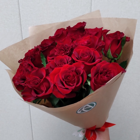 Букет из 15 красных роз 50 см (РФ)