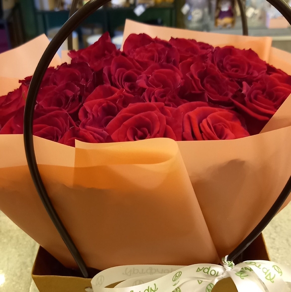 Цветочная сумочка с 35 красными розами (РФ)