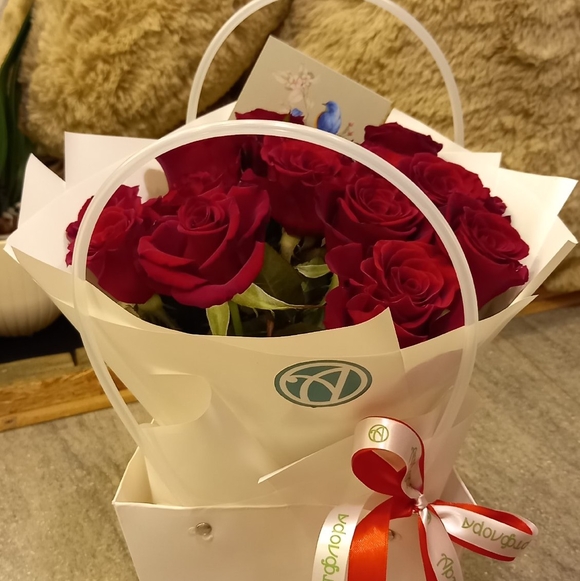 Цветочная сумочка с 15 красными розами (РФ)
