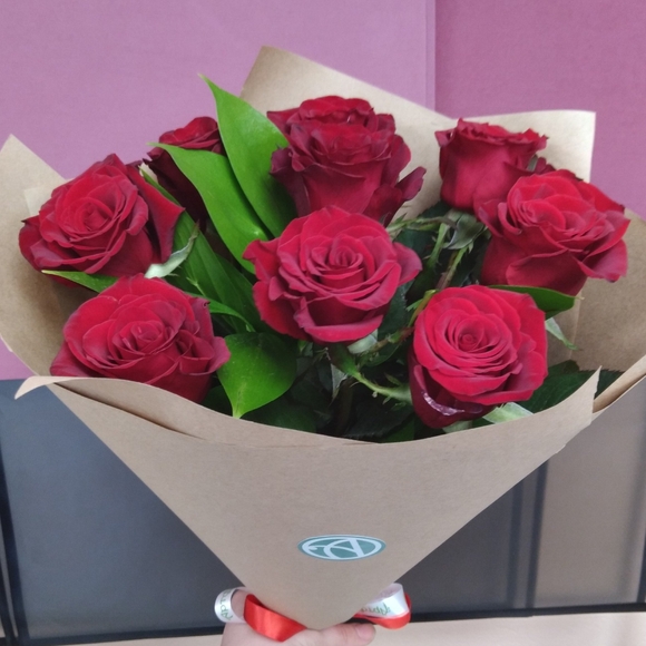 Букет-комплимент из алых роз