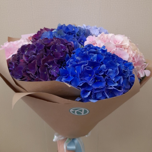 Букет из 7 гортензий микс