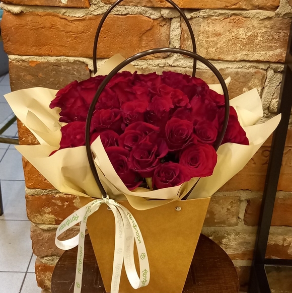 Цветочная сумочка с 35 красными розами (РФ)