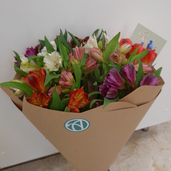 Букет из 9 альстромерий микс