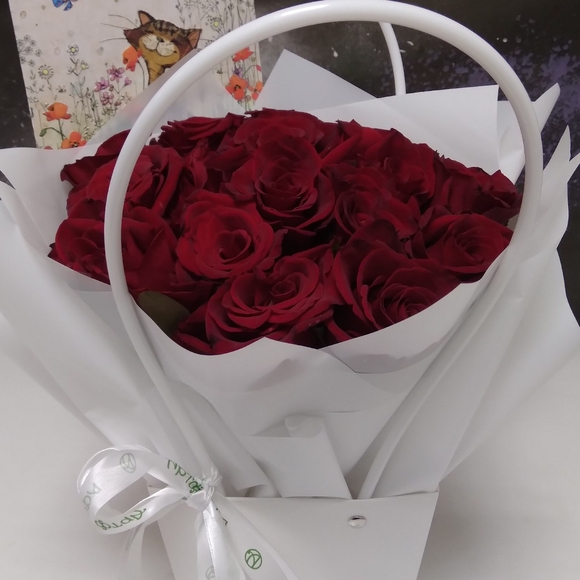 Цветочная сумочка с 15 красными розами (РФ)