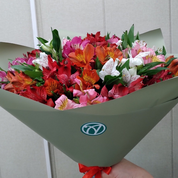 Букет из 25 альстромерий микс