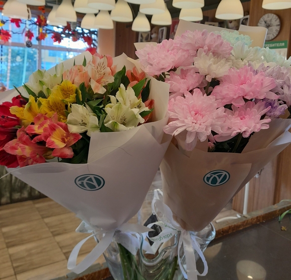 Букет из 9 альстромерий микс