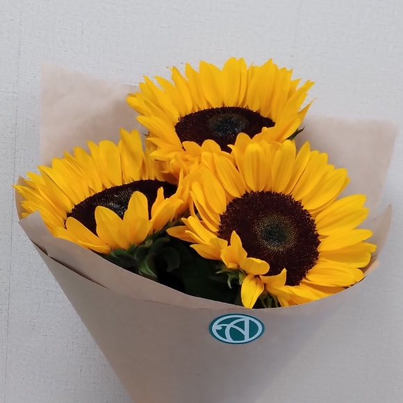 Букет из 3 подсолнухов