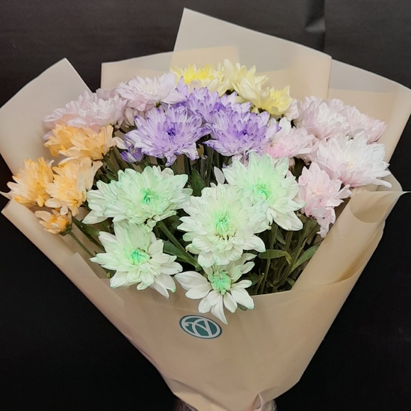 Букет из 7 кустовых хризантем нежный микс