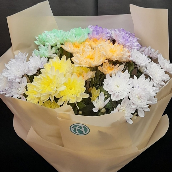 Букет из 7 кустовых хризантем нежный микс