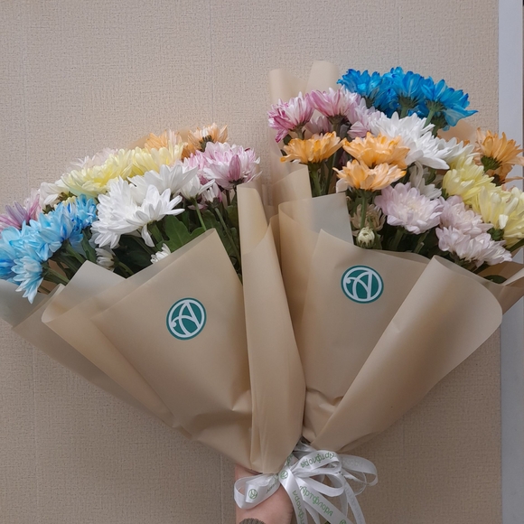 Букет из 7 кустовых хризантем нежный микс