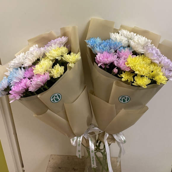Букет из 7 кустовых хризантем нежный микс