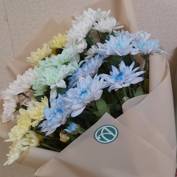 Букет из 7 кустовых хризантем нежный микс