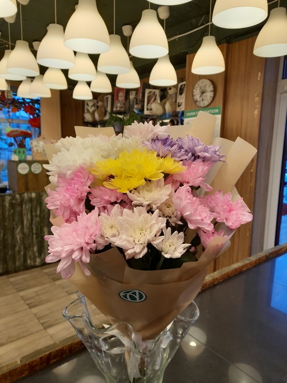 Букет из 7 кустовых хризантем нежный микс