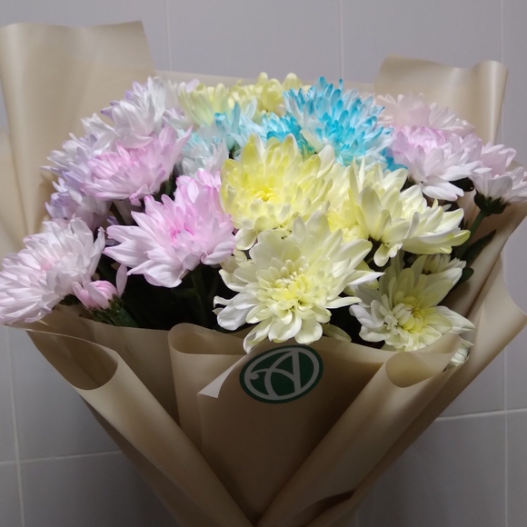Букет из 7 кустовых хризантем нежный микс
