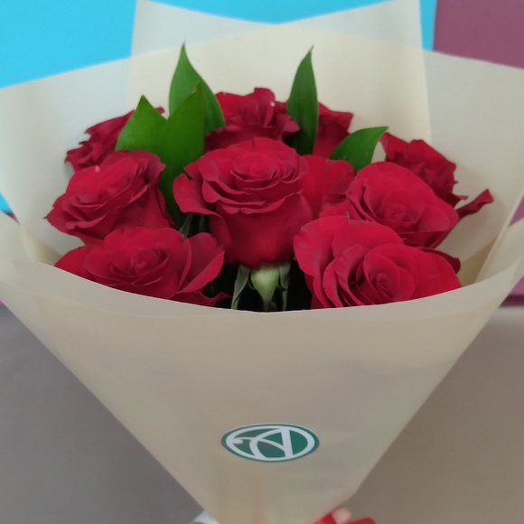 Букет-комплимент из алых роз