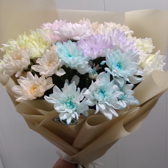 Букет из 7 кустовых хризантем нежный микс