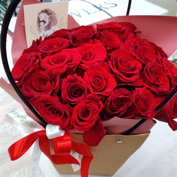 Цветочная сумочка с 35 красными розами (РФ)