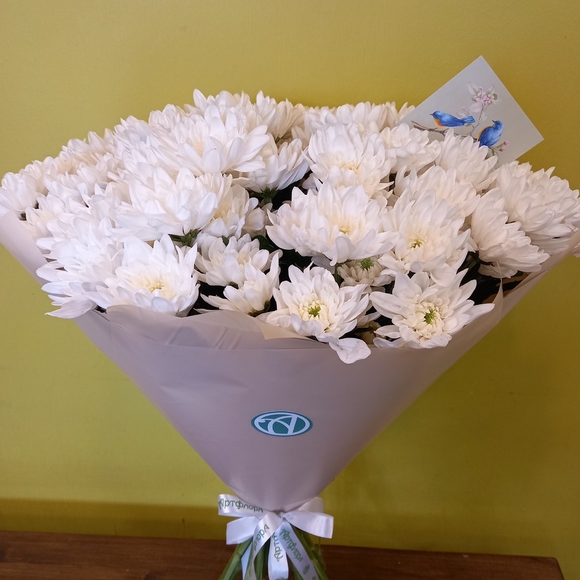Букет из 9 белых кустовых хризантем