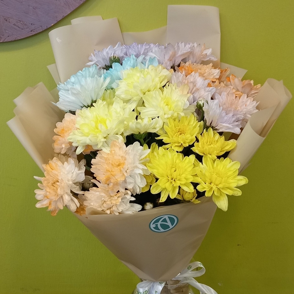Букет из 7 кустовых хризантем нежный микс