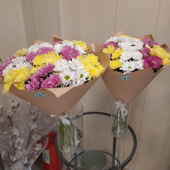 Букет из 15 кустовых хризантем микс