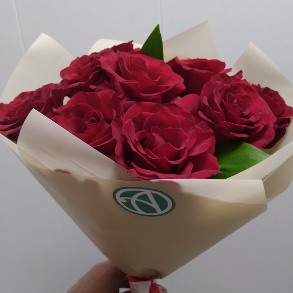 Букет-комплимент из алых роз