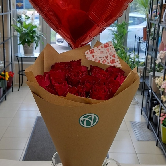 Набор размер M с букетом 15 роз Кения (50 см)
